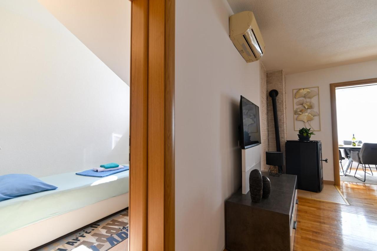 Apartmani Cesarica Trogir Exterior foto